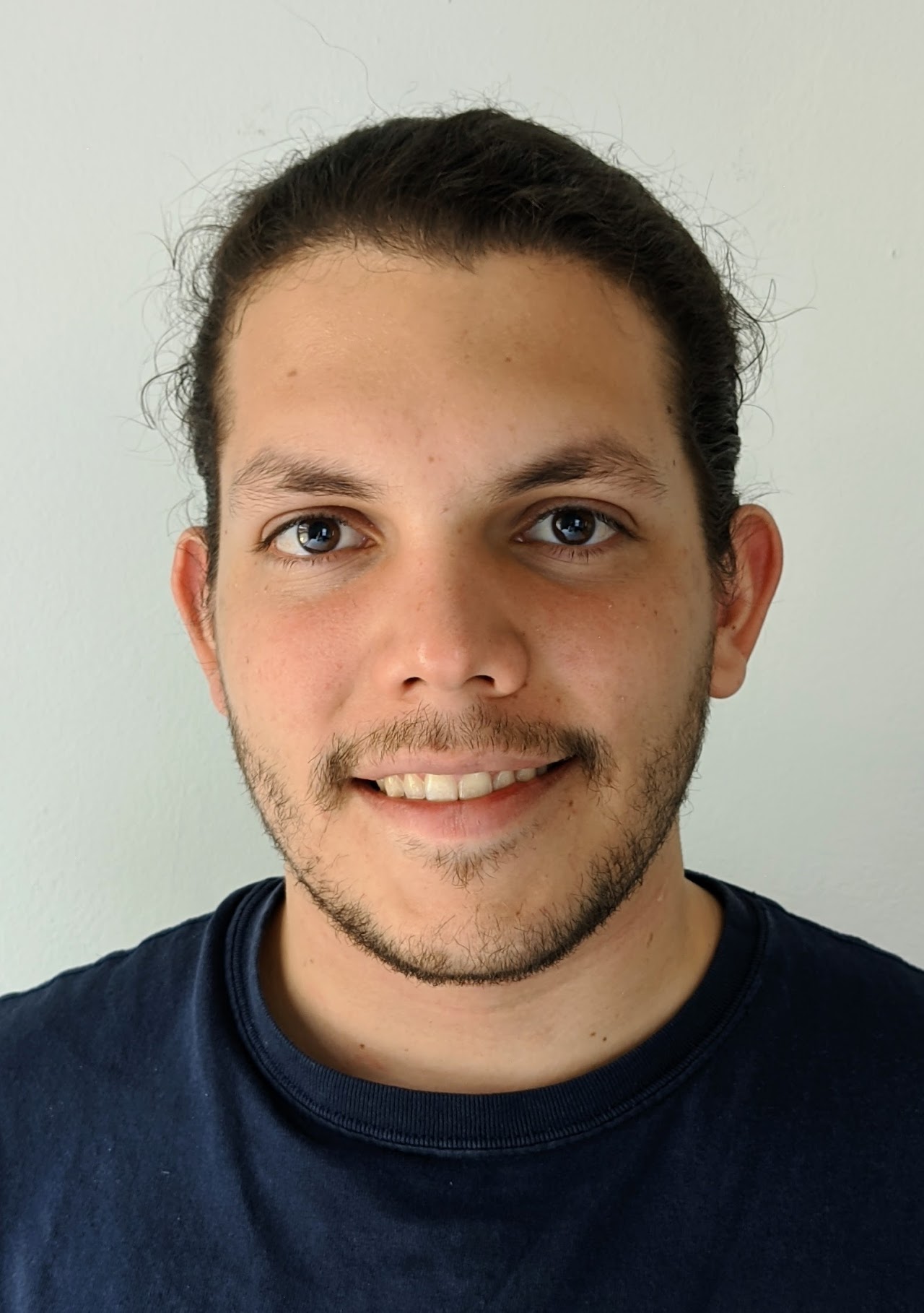 Headshot of Gabriel Matute, a young latino man.